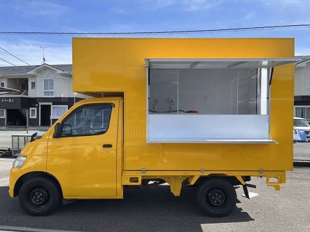 Toyota Light Ace Truck 9