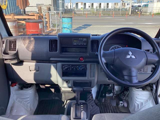 Mitsubishi Minicab Van 3