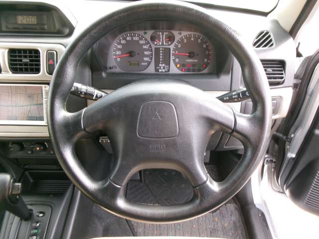 Mitsubishi Pajero iO 12