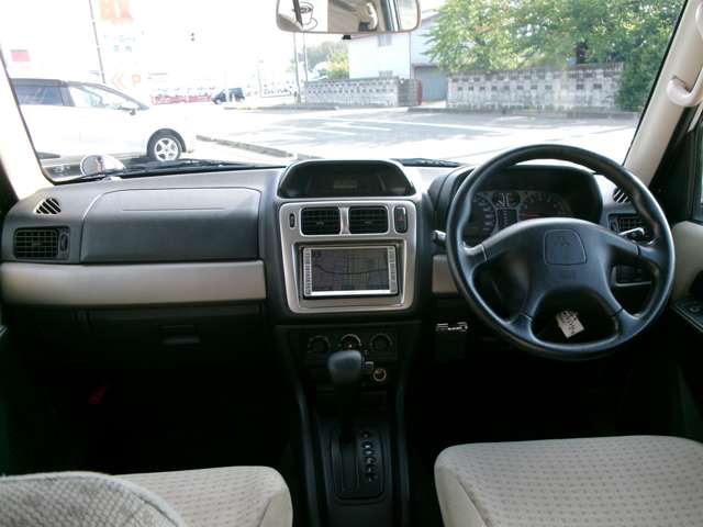 Mitsubishi Pajero iO 9