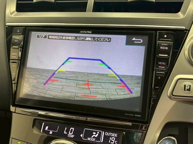 Toyota Prius α 4