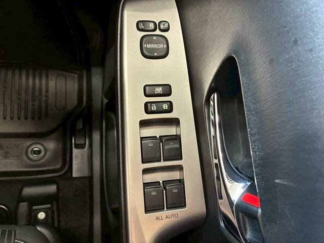 Toyota Prius α 6