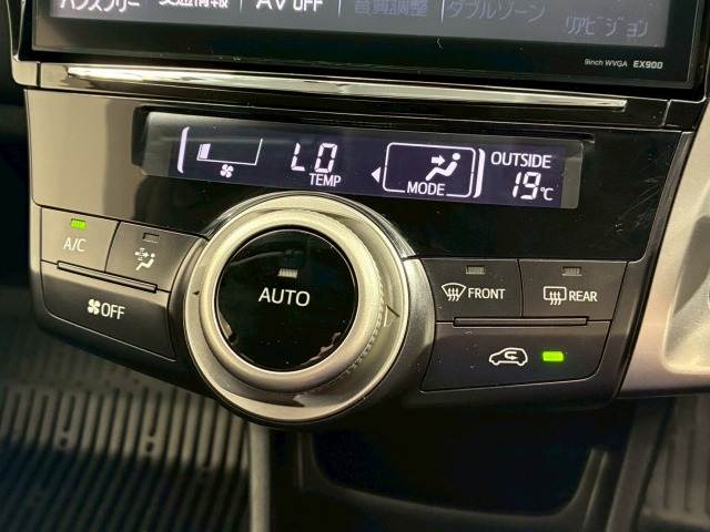 Toyota Prius α 7