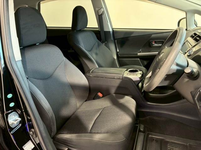 Toyota Prius α 10