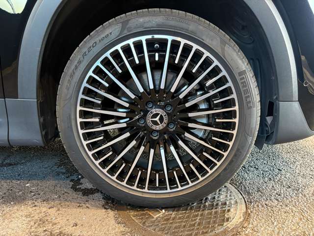 Mercedes-Benz EQB 8