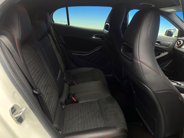 Mercedes-Benz GLA-Class 10