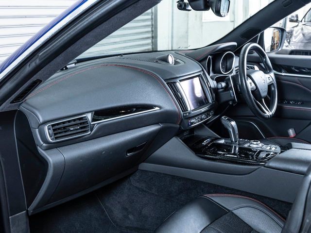 Maserati Levante 11