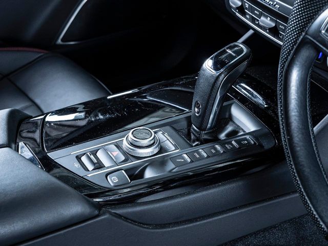 Maserati Levante 8