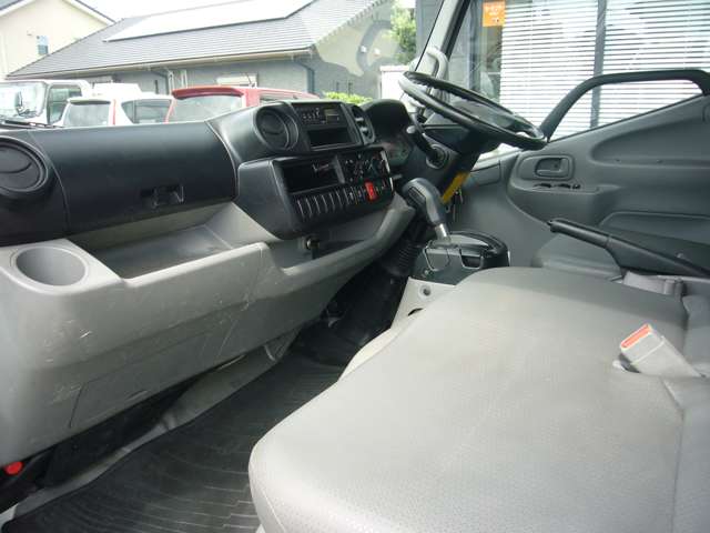 Hino Dutro 3