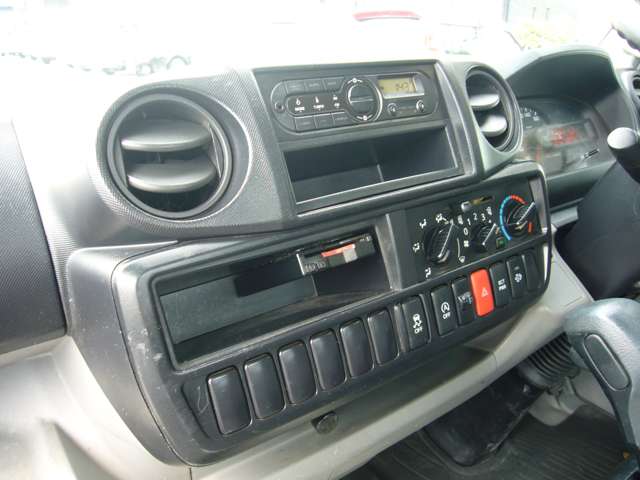 Hino Dutro 4