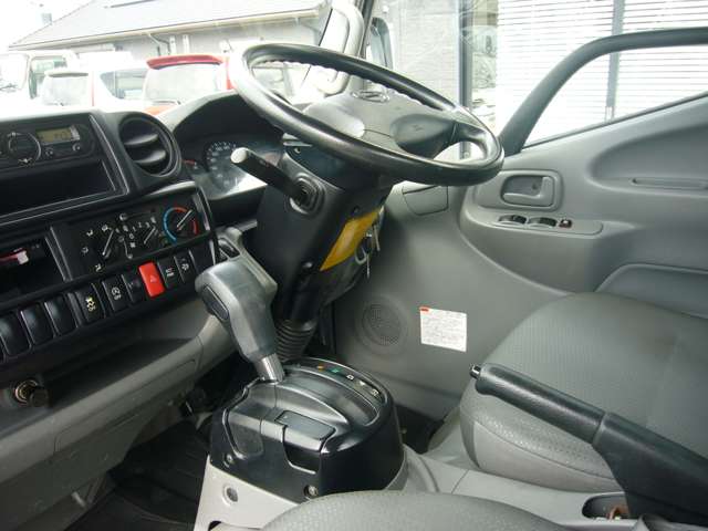 Hino Dutro 5