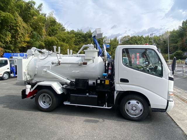 Hino Dutro 4