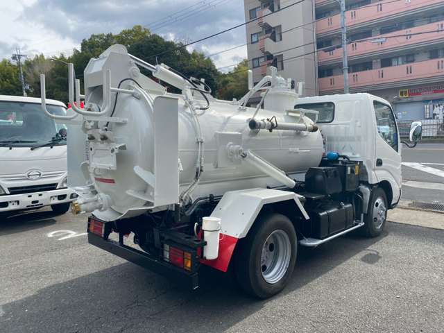 Hino Dutro 8