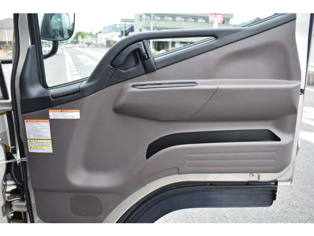Mitsubishi Fuso Canter 9