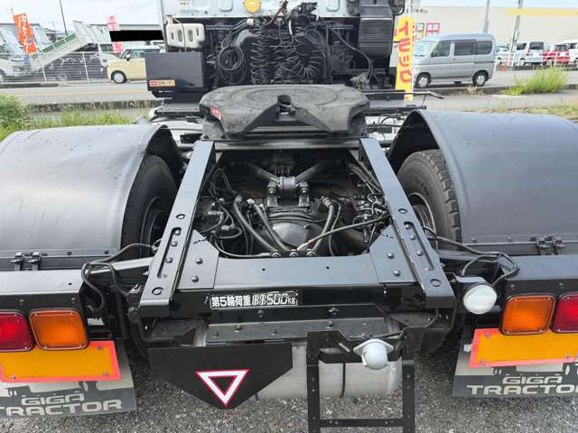 Isuzu Giga 5