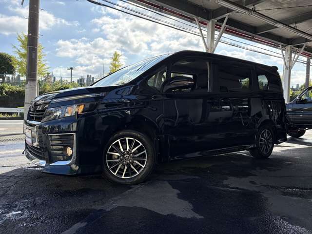 Toyota Voxy 10