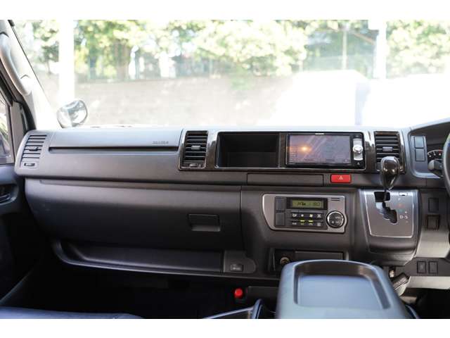 Toyota Hiace Van 11