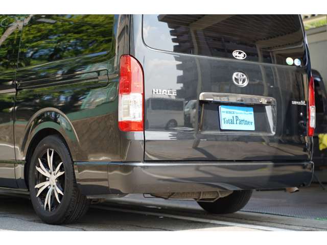 Toyota Hiace Van 8