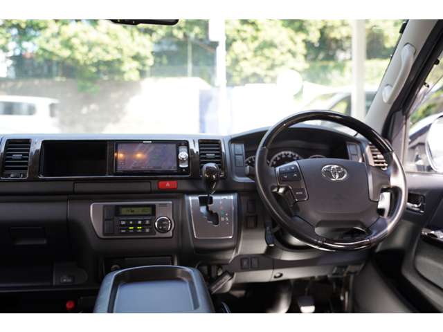 Toyota Hiace Van 10
