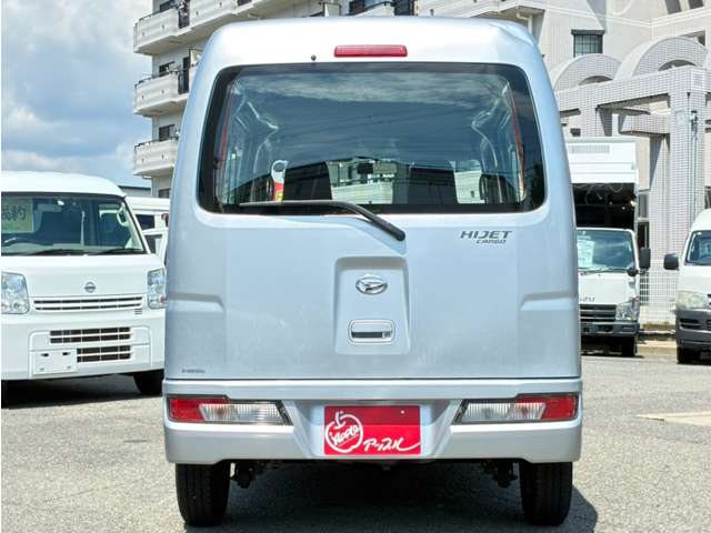 Daihatsu Hijet Cargo 12