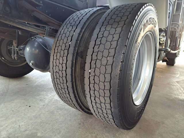 Mitsubishi Fuso Fighter 12