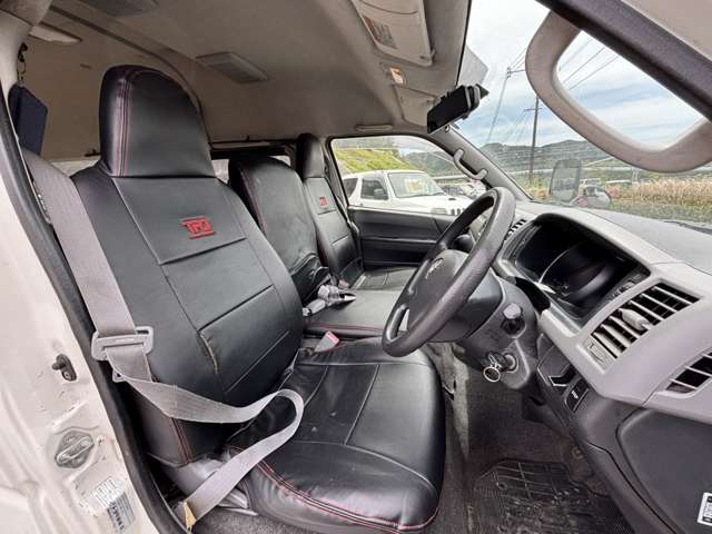 Toyota Hiace Van 11