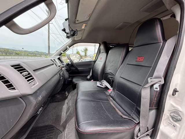 Toyota Hiace Van 12