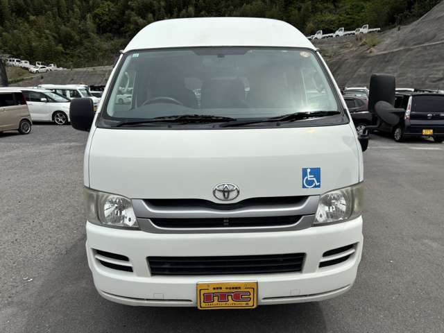 Toyota Hiace Van 3