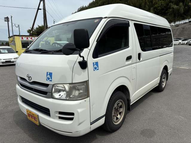Toyota Hiace Van 4