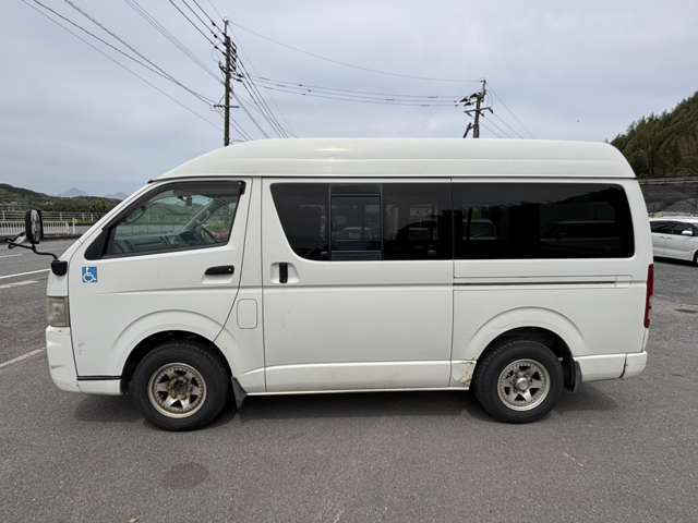 Toyota Hiace Van 5