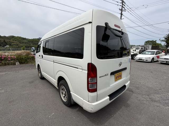 Toyota Hiace Van 6