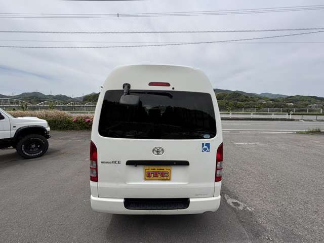 Toyota Hiace Van 7