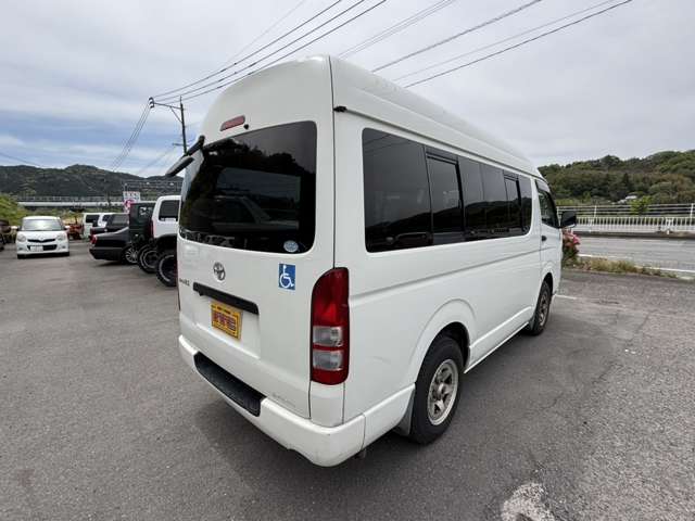 Toyota Hiace Van 8