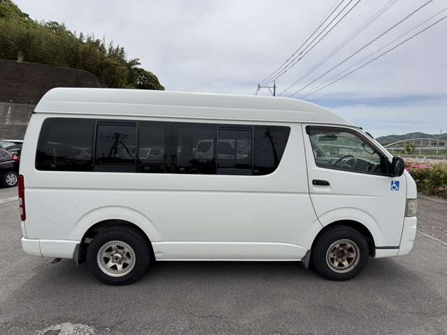 Toyota Hiace Van 9