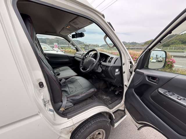 Toyota Hiace Van 10
