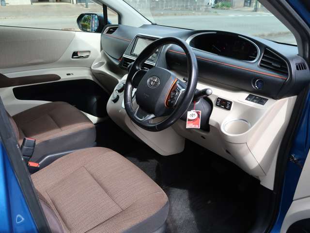 Toyota Sienta 10
