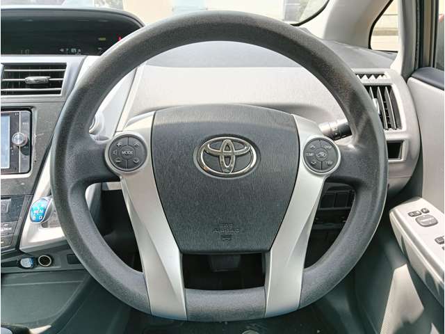 Toyota Prius α 12