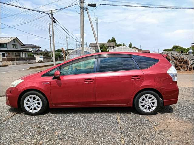 Toyota Prius α 4