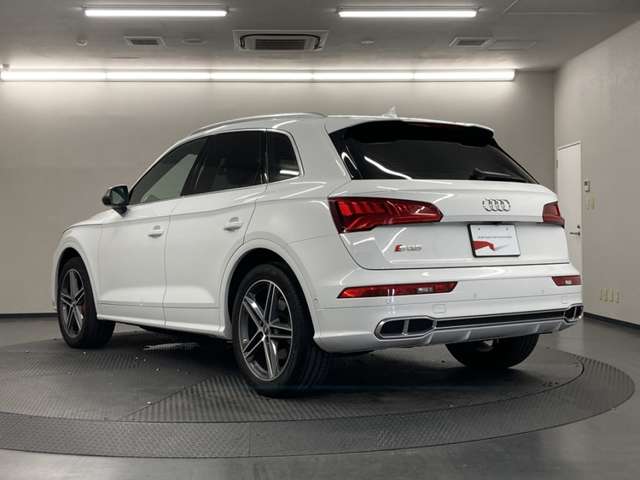 Audi SQ5 8