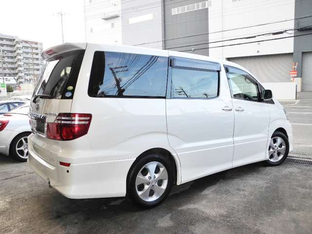 Toyota Alphard 4