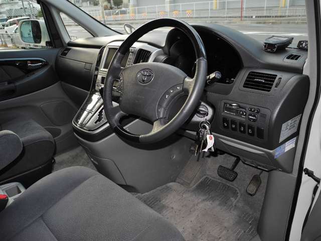 Toyota Alphard 6
