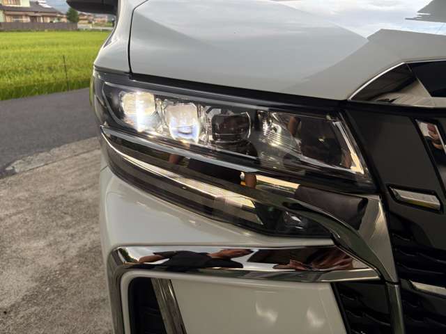 Toyota Alphard 2