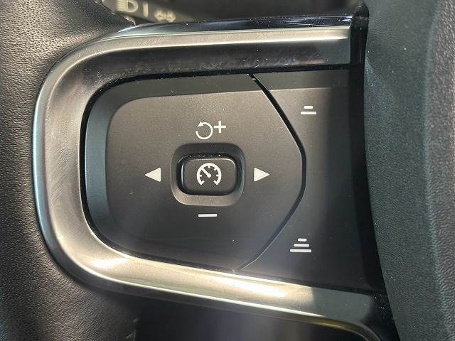 Volvo XC40 8