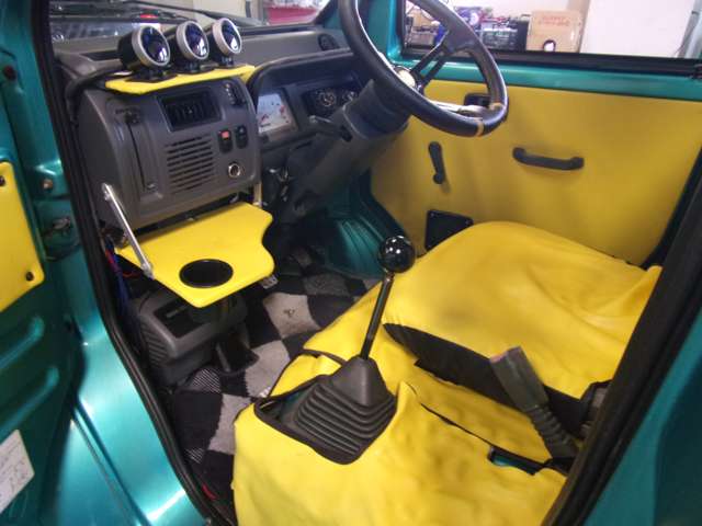 Daihatsu Midget II 11