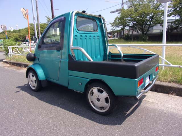 Daihatsu Midget II 7