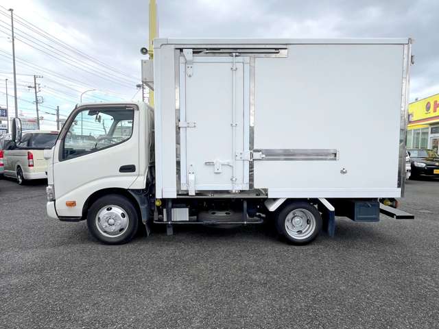 Hino Dutro 3