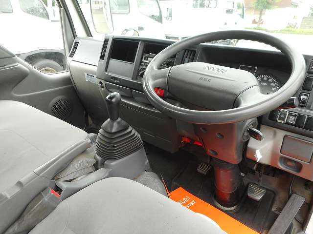 Isuzu Elf 12