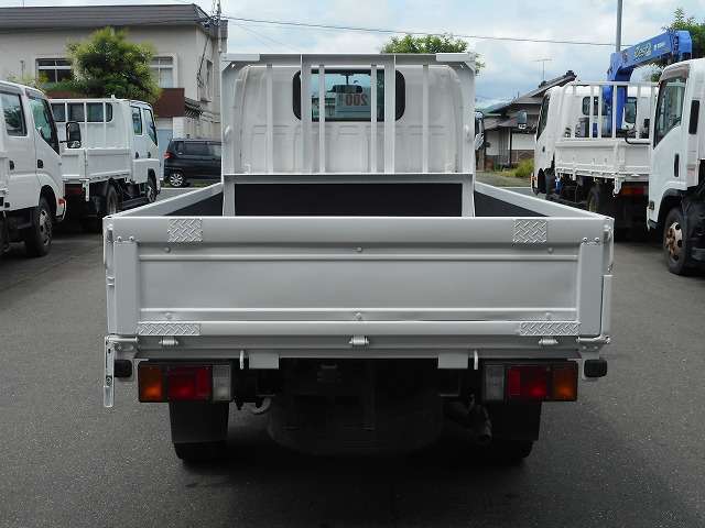 Isuzu Elf 7