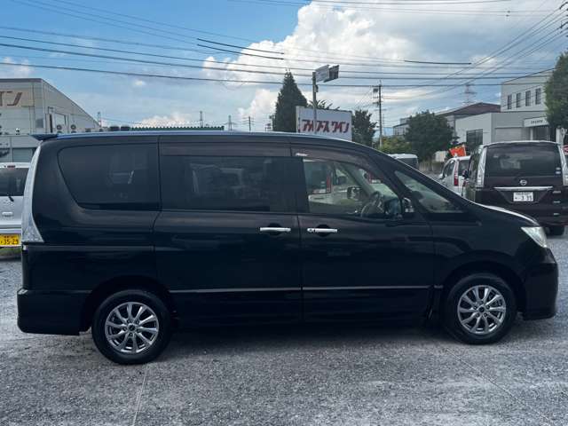 Nissan Serena 8