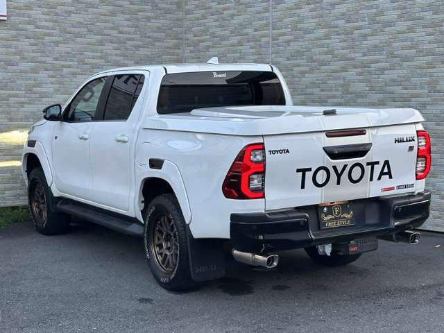 Toyota Hilux 8